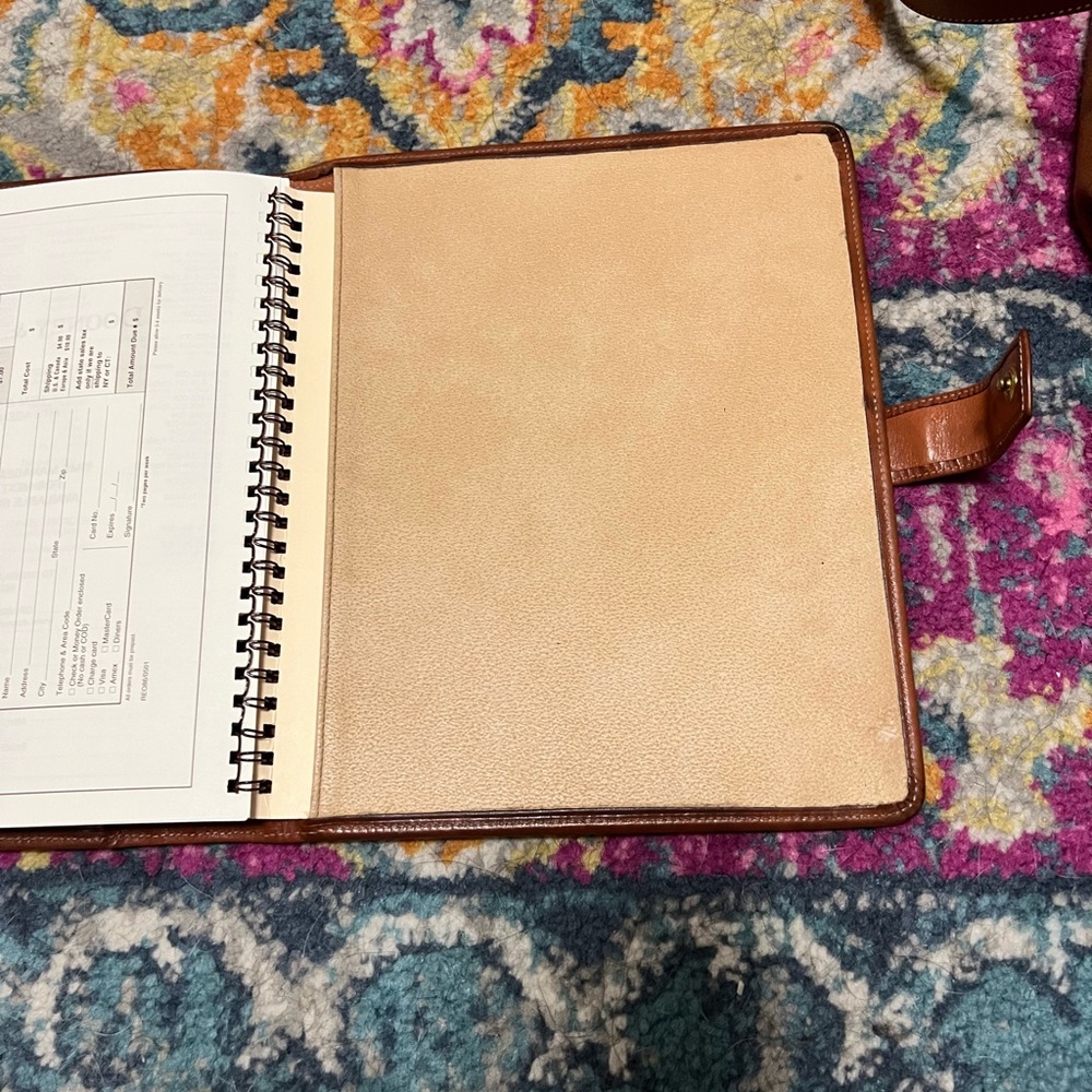 Dooney and bourke vintage portfolio - Picture 9 of 9